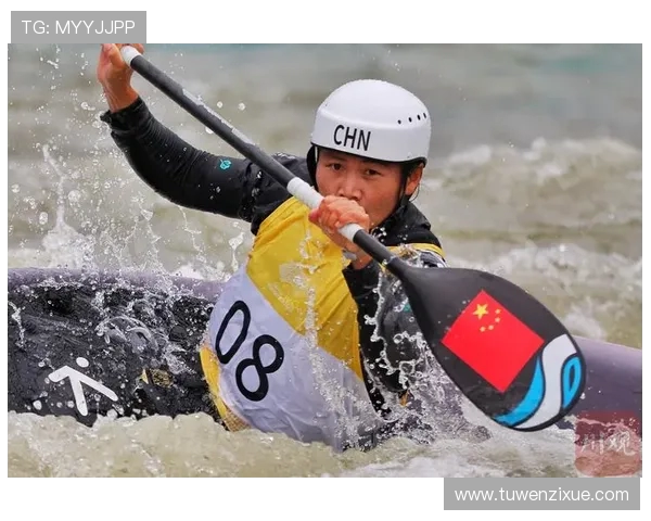 皮划艇队赛后接受媒体采访